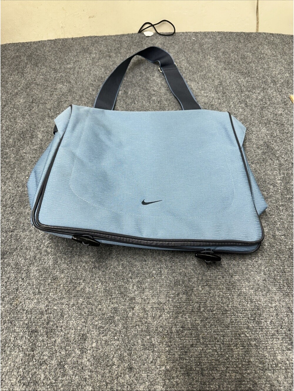 Nike Messenger Laptop Notebook Bag With Adjustable Shoulder Strap